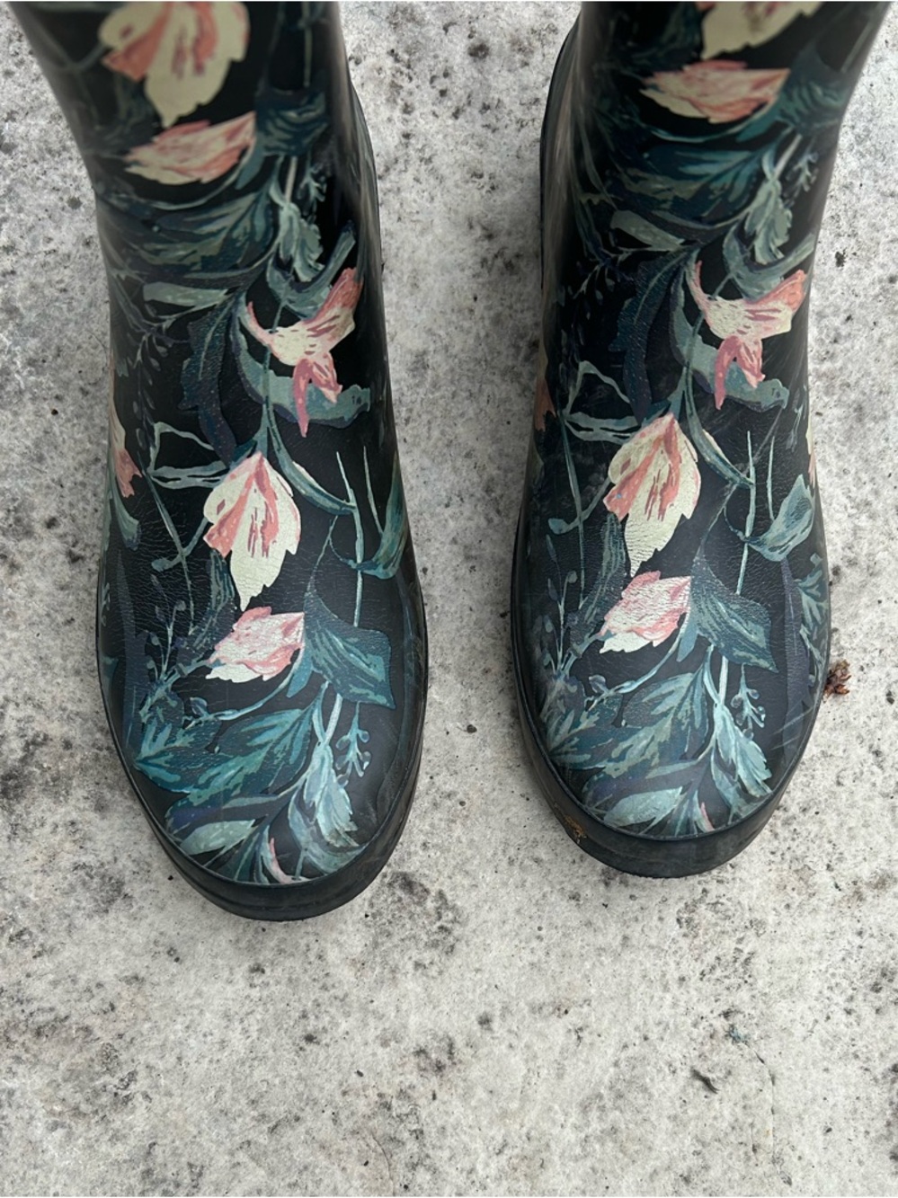 Target Floral Rain Boots, size 9 - Picture 5 of 13